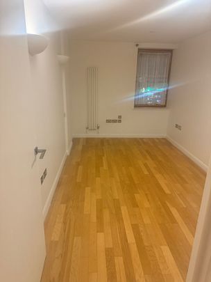 2 Bed Flat, Studley Court, E14 - Photo 1