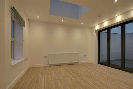 The Drive, Worthing, BN11 - Photo 2