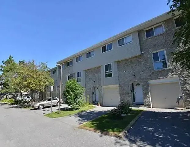 Creekside Townhomes | 570 Waverly Street N, Oshawa - Photo 1