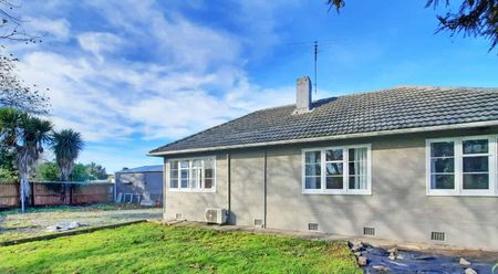 Three Bedroom Home In A Great Location With Lots Of Parking - Photo 4