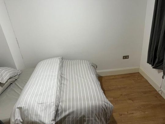 1beds Flat - Photo 1