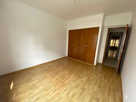 Apartamento T4 com Garagem na Portela de Sacavém - Foto 4