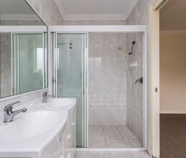 Low maintenance four bedroom home in convenient Corlette location - Photo 3