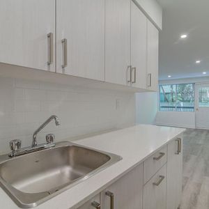 Studio Apartments Available - A louer • For Rent - Photo 2