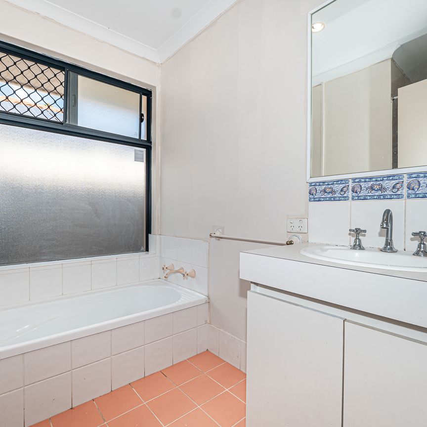 5 Holton Way, Cannington WA 6107 - House For Rent | Domain - Photo 1