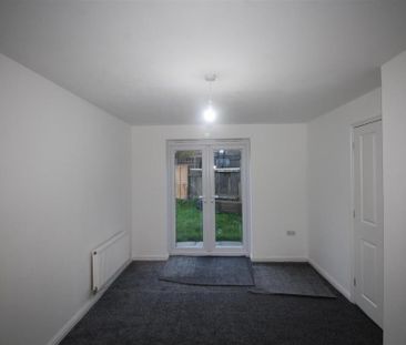 3 bedroom end of terrace house to rent - Photo 1