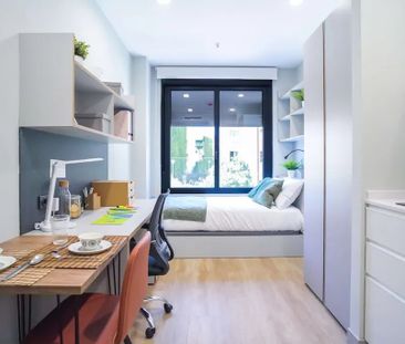 Calle Camilo José Cela, Sevilla, Andalusia 41018 - Photo 2