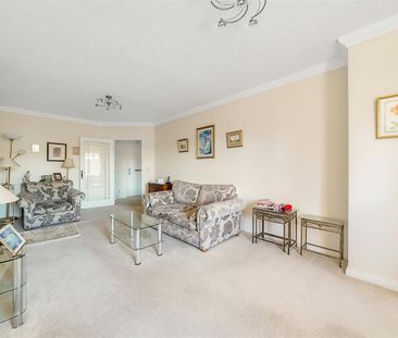 Chelmer Lodge, Chelmsford, Essex - Photo 2