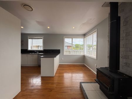 Spacious Living and Prime Location! - Photo 4