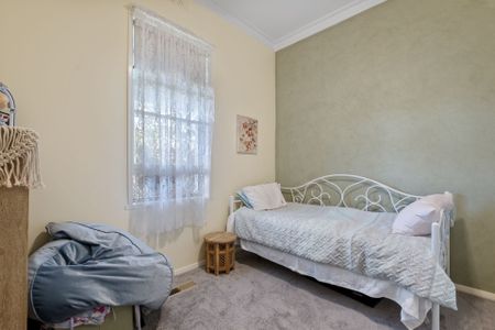 160 Neale Street, Flora Hill - Photo 2