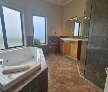 Executive family home, 4 or 5 bedroom, rural living, Ohau - Photo 5