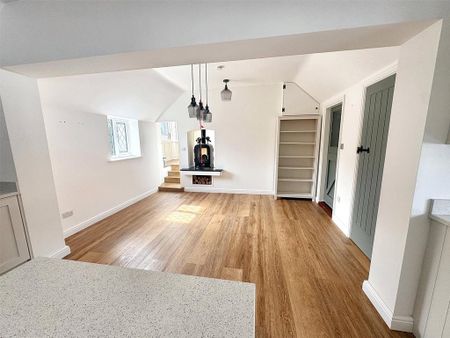 5 bedroom detached house to rent - Photo 4