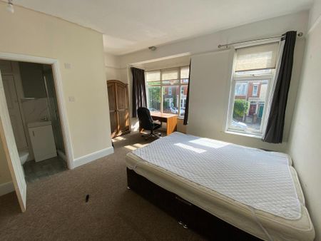 4 bedroom terraced house to rent - Photo 4
