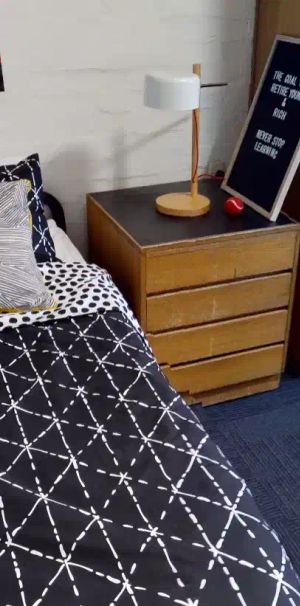 Single Room - Chisholm College - Photo 1