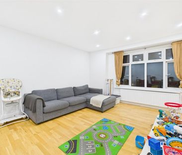 3 bedroom flat to rent - Photo 2