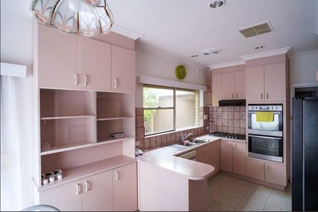 Convenient Living in the Heart of Oak Park - Photo 5