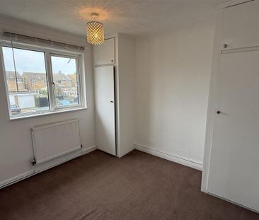 3 bedroom end of terrace house to rent - Photo 3