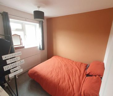 2 bedroom semi-detached house to rent - Photo 6