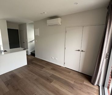 This neat and tidy 2-bedroom 1.5-bath townhouse - Photo 6