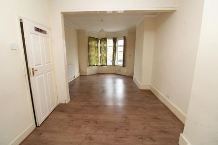 3 bedroom terraced house to rent - Photo 2
