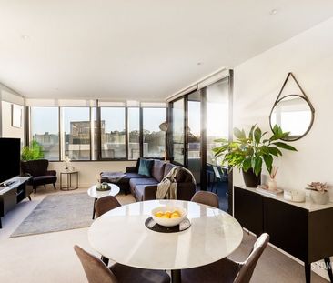 PERFECTLY POSITIONED 1 BEDROOM APARTMENT + STUDY WITH WATER VIEWS - Photo 1