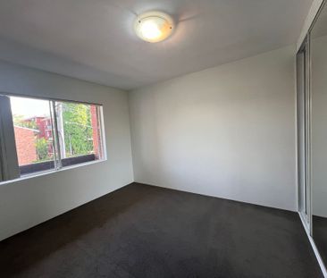 Peaceful parkside retreat with lock up garage & sunny aspect - Photo 1
