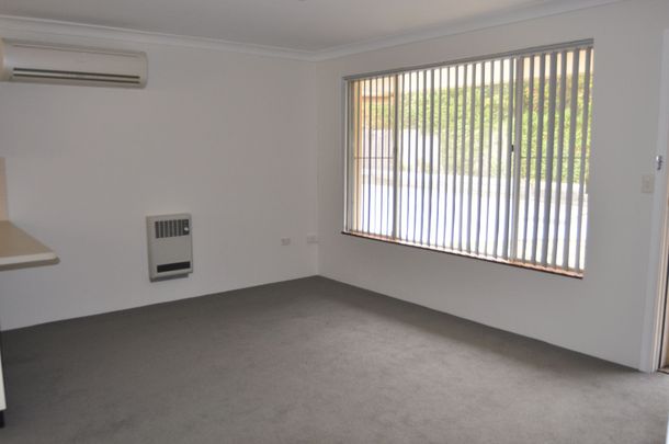 Neat & Modern Living in Upper Piper Street! - Photo 1
