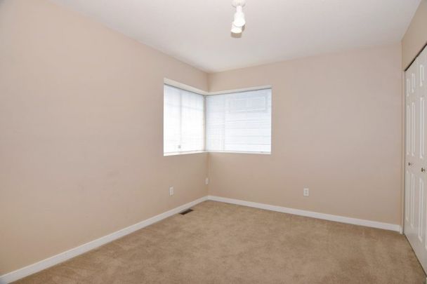 $2450 / 4 BED – 2000FT2 - Photo 1