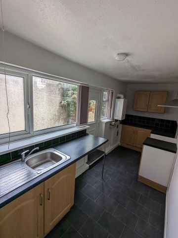 2 bedroom terraced house to rent - Photo 2