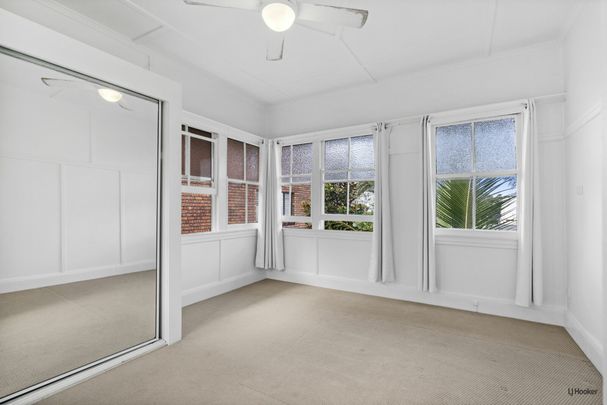 Beachside Beauty � Spacious Five-Bedroom Three Bathroom Home Steps to Tugun Beach! - Photo 1