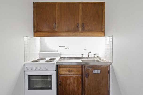 One Bedroom Unit in the Heart of Battery Point - Photo 1