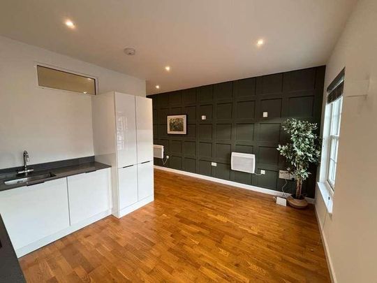 Clarence Street, Staines-upon-thames, Surrey, TW18 - Photo 1