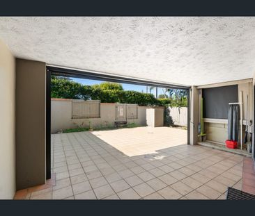 Charming Two-Bedroom Unit with Generous Private Courtyard in Secure... - Photo 6