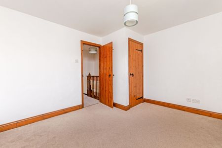 Station Road, CM24, Stansted - Photo 3