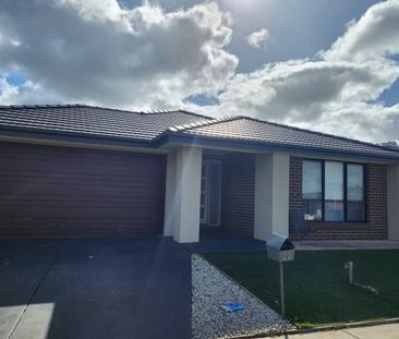 LARGE MODERN FAMILY HOME - Photo 5