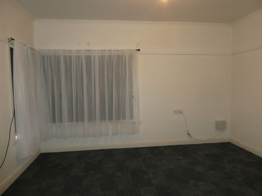 3 BEDROOM FAMILY HOME - Photo 1