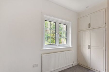 4 bedroom detached house to rent - Photo 2