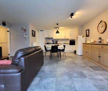 Dit aangename gelijkvloers appartement van bouwjaar 2010 is rustig ... - Photo 1