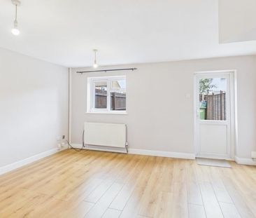 Mulberry Close, Hardwicke - Photo 1