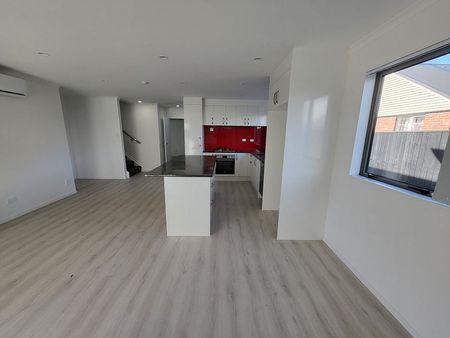 Stunning 5BR Family Haven in Pt England with views - Photo 3