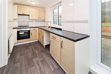 2 bedroom semi-detached house to rent - Photo 4