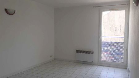 NIMES CENTRE/LYCEE DHUODA - RUE HENRI IV - STUDIO 21.32 M2 AU 1ER ETAGE - Photo 3