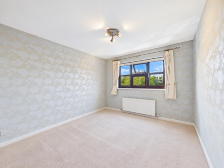 4 bedroom detached house to rent - Photo 4