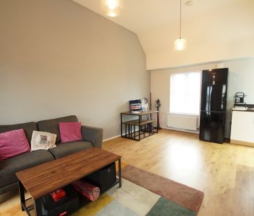 2 bedroom Town House to let - Photo 5