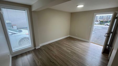 2 Bedroom in Downtown Cloverdale - Photo 2