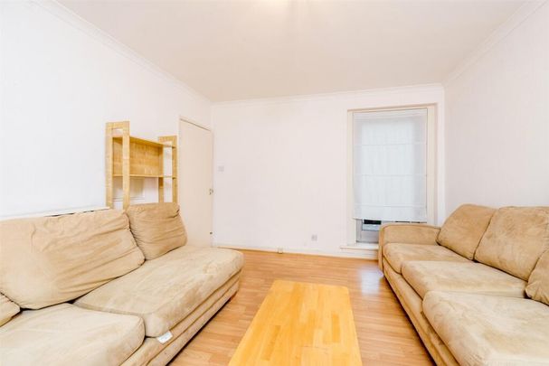 3 bedroom property to let - Photo 1