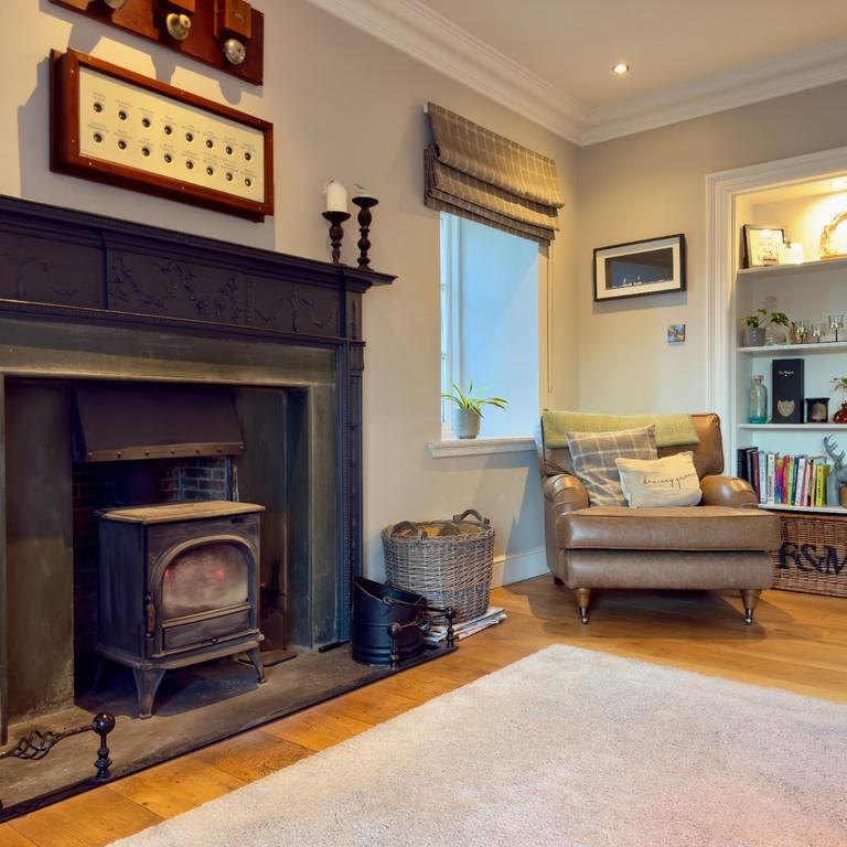 4 bedroom semi-detached house to rent - Photo 1