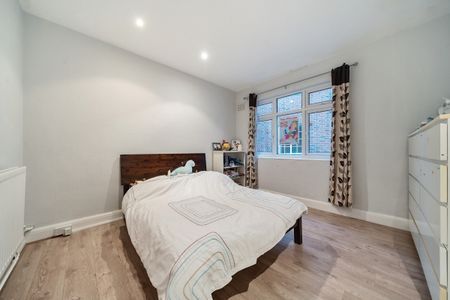 4 bedroom flat to rent - Photo 2