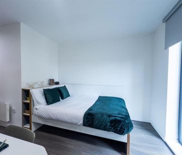 1 bedroom in a flat share to rent - Photo 2