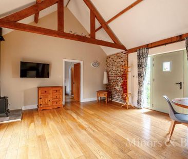 2 bedroom barn conversion to rent - Photo 2